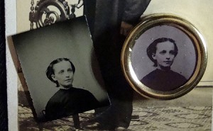 Custom button created from an original photographic gem 